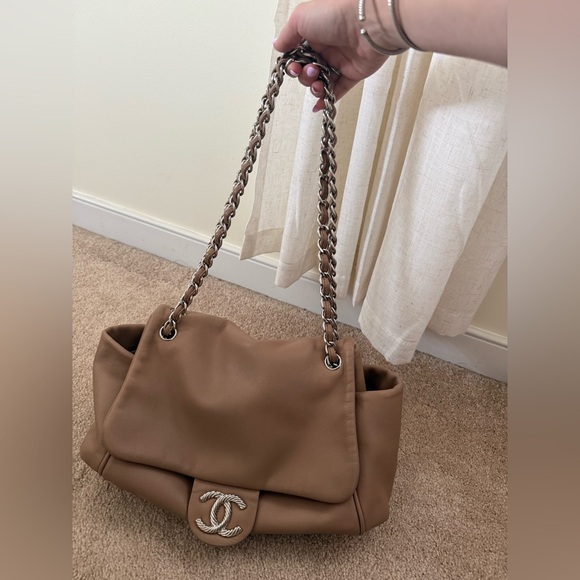 CHANEL Handbags - Chanel Beige Hobo Chain Shoulder Bag Lambskin